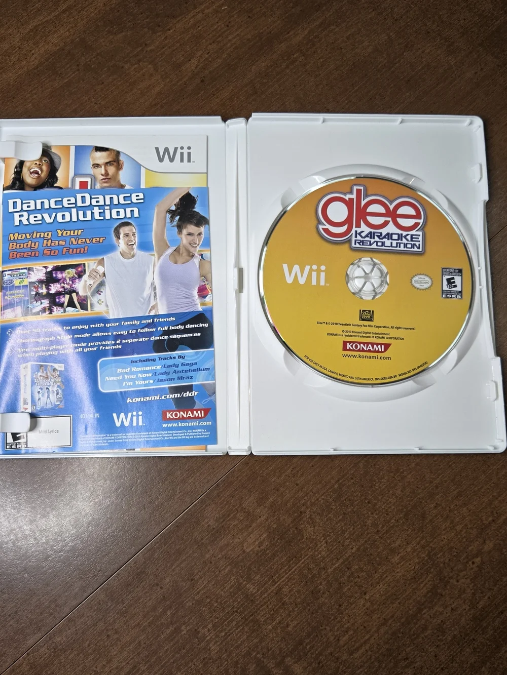 Glee Karaoke Revolution Wii Video Game Singing Song Interactive Family Night Y2K